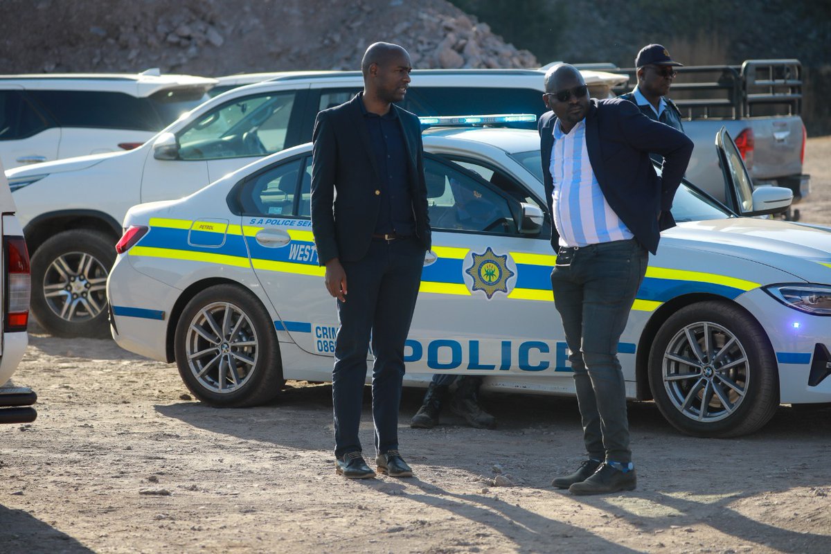 ATMovement_SA's tweet photo. [PRESIDENT ZUNGULA ON VISITS - DESERTED MINES]

President @ZungulaVuyo calls for a multi pronged approach in dealing with illegal mining.

ZamaZamas must be arrested. 

Players (Ministers, Mines etc) who benefit from illegal mining must be equally arrested.

#ILLEGALimmigrants https://t.co/Q7MnaGgKYn