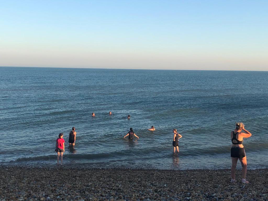 Another gorgeous seafront run and end of session dip for those brave enough! Loving this weather ☀️ #RunTogether @RunTogether_