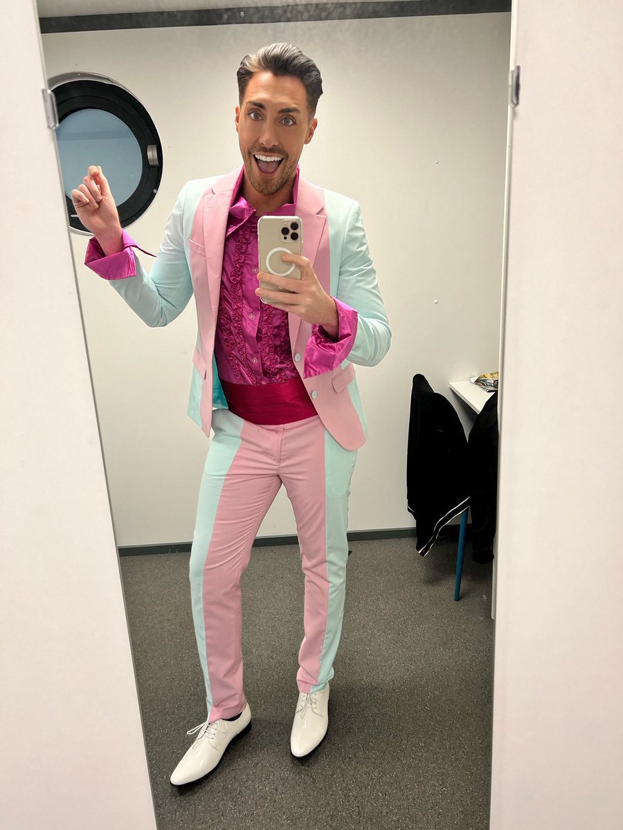 ross_adams's tweet photo. INUNDATED with messages about Strictly! Will try to reply to everyone when I’m out of my costume fitting… https://t.co/vBi7AxoyJe