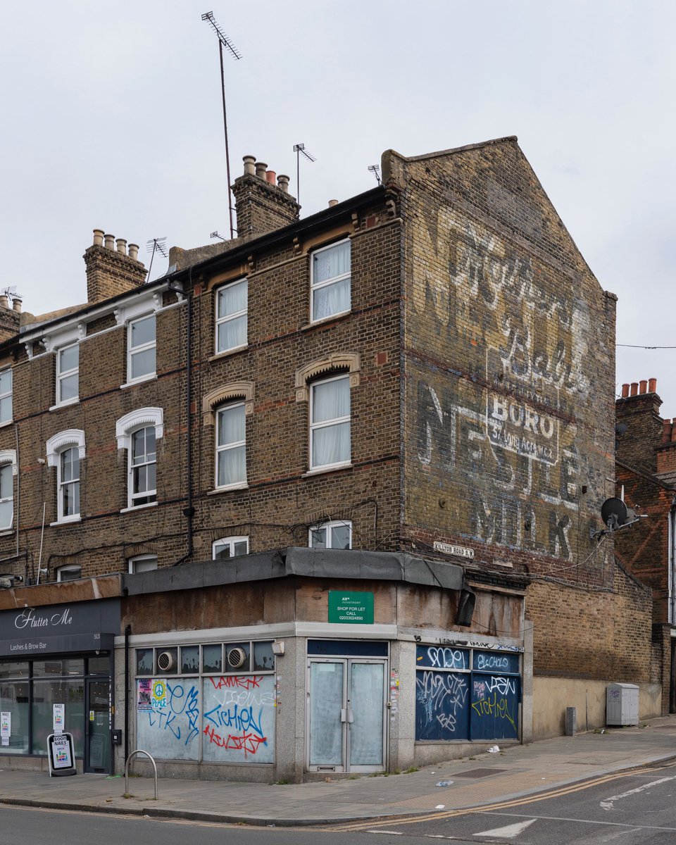 morgantbphotog's tweet photo. #super_ordinarylife #futurebalance #newlandscape #minimalistgrammer #beautifulmundane #contemporaryphotography #fromthestreetswithlove #subjectivelyobjective #landscape #landscapephotography #banal #banalography #banalphotography #ghostsign #ghostsigns #abandoned #vintage #retro https://t.co/x8zkL3FSwa