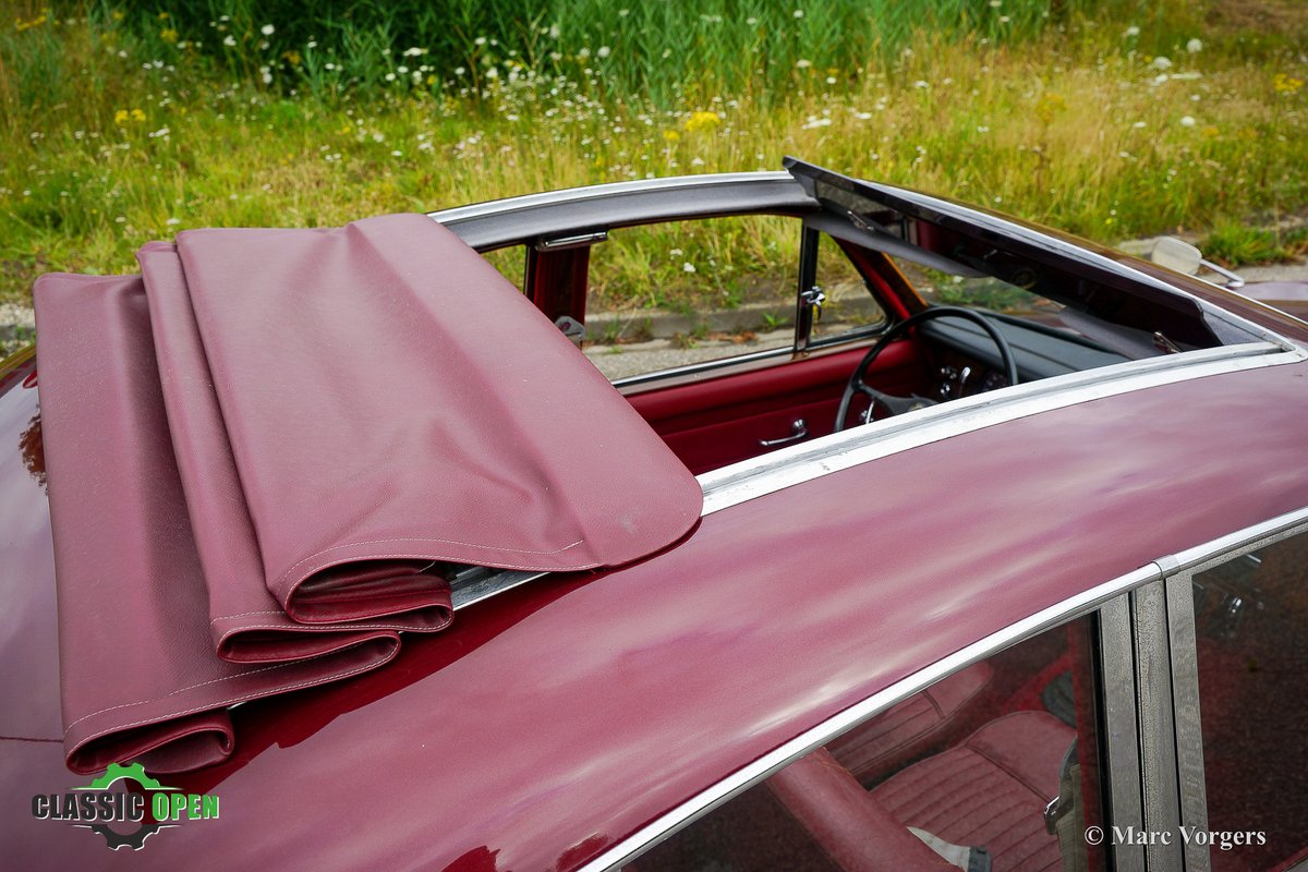 ClassicarGarage's tweet photo. Splendid V8 Luxury Saloon... Delightful 1967 Daimler 250 V8 for sale! Featuring a manual gearbox and a Deluxe sunroof! https://t.co/27qXYiimqc
#Daimler #DaimlerV8 #Jaguar #ClassicCars #VintageCar #Oldtimer #ClassicarGarage #ClassicOpen #MyClassyRide https://t.co/om1gfQbOyy