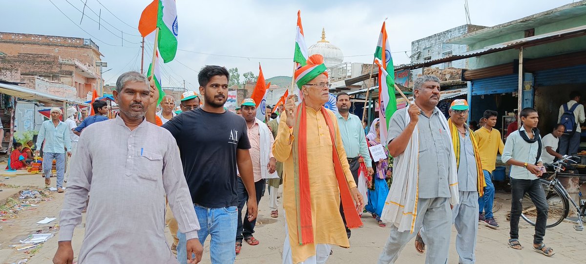 cpupadhyayBjP's tweet photo. यशस्वी प्रधानमंत्री माननीय श्री @narendramodi जी के आवाहन पर आजादी के अमृत महोत्सव अंतर्गत आज भरतकूप में तिरंगा यात्रा में सहभागिता किया। https://t.co/By9DEILeJo