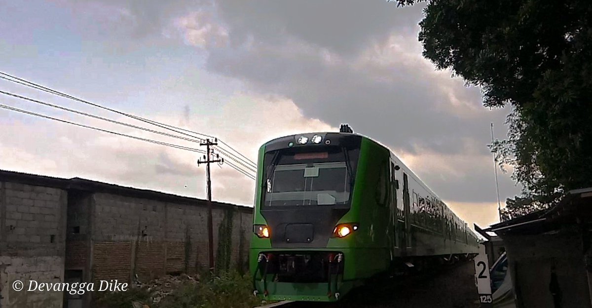 DevanggaDike's tweet photo. Kereta : KLB KP/ 12694 Uji coba KRDE
Rute : Madiun (MN) - Malang (ML)
Apk Editing : Lightroom
๐ธ : Redmi 6
-
-
-
#railfansindonesia
#railfansblitar
#keretaapi
#indonesianrailways
#stasiunblitar
#keretaapiindonesia
#daop7
#sahabatkereta
#huntingkereta
#railfans
#devanggadike https://t.co/LxsAyAMMqO