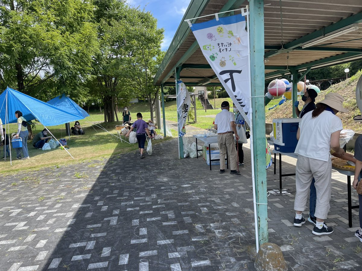 SHIMOTSUMA_CLST's tweet photo. 本日無事にトウモロコシの収穫体験が終了しました🌽
収穫後に茹でたてのとうもろこしを食べて頂きました😋
皆さんからの喜びの声沢山頂きました😭
やっぱりイベントは楽しいですね🙌
ありがとうございました🙇♂️
#CLSTquality
#下妻ぐらし https://t.co/yfh8a6KMoU