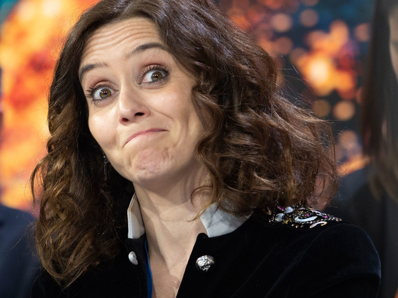 Que a nadie se le olvide que esta tipeja dio orden de no trasladar a los ancianos de las residencias y dejó morir a más de 7.000 personas como perros encerrados en sus habitaciones.