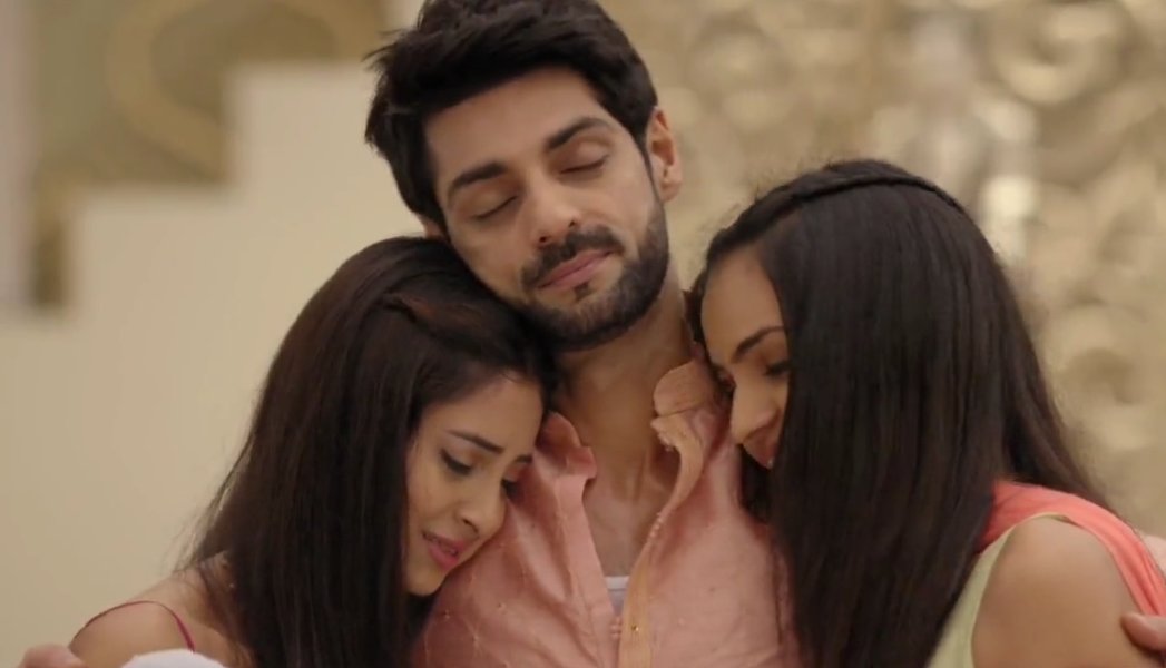 Aa_Ailurophile's tweet photo. Why no one is talking about how Akash joins the group hug❤️🥺
He is suchaa cutto🤌
#Adish 🫶🏽
#ChannaMereya https://t.co/RgEclS0CjZ