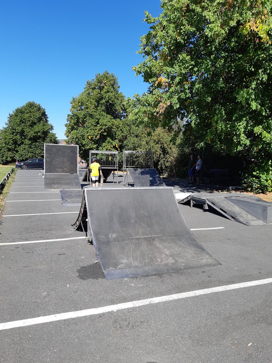 RT @HarbCSP: Skaters already arriving at Barnards Way, come along while it's cool.@HarboroughDC