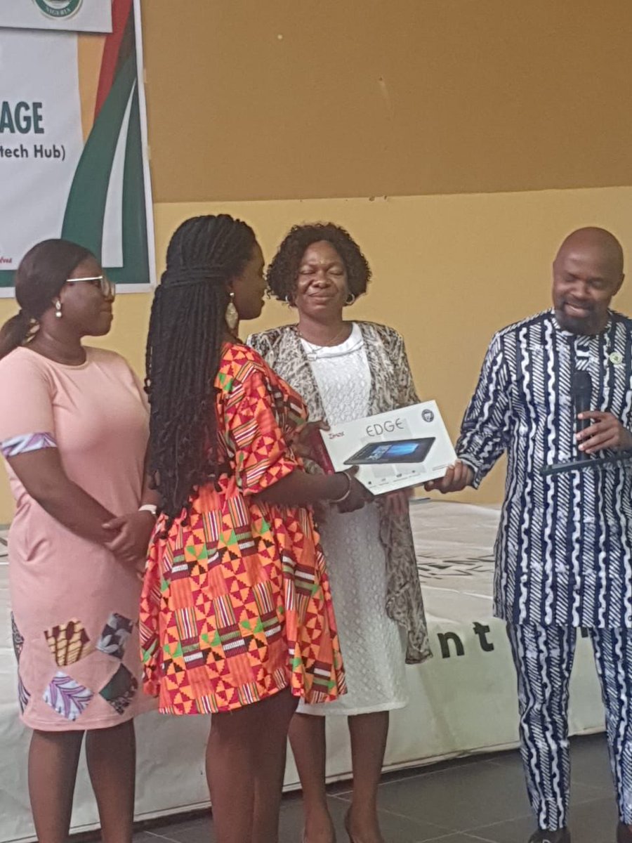 Perspectivehub_'s tweet photo. Ogun Govt Convocated over 200 female Coders in three years.
Determined to eradicate idleness and curb social vices amongst women, Ogun state Government Convocated over 200 female Coders after taking them through free training tagged Abocoders.
#IT #OGSG #Dapoisworking #women https://t.co/RoFybybwTH