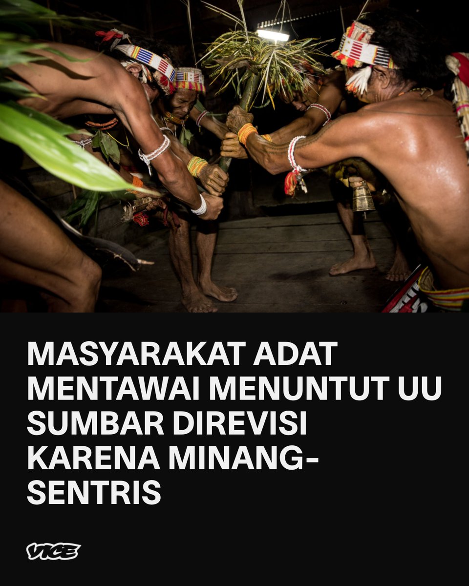 VICE_ID's tweet photo. UU Sumbar menyatakan provinsi ini berlandaskan falsafah Minang-Islam, dinilai mengucilkan budaya Mentawai. Warga Mentawai gelar protes, dengan ancaman siap keluar dari provinsi Sumbar. https://t.co/zs3hcI2tcI https://t.co/uKwWKy1GoX
