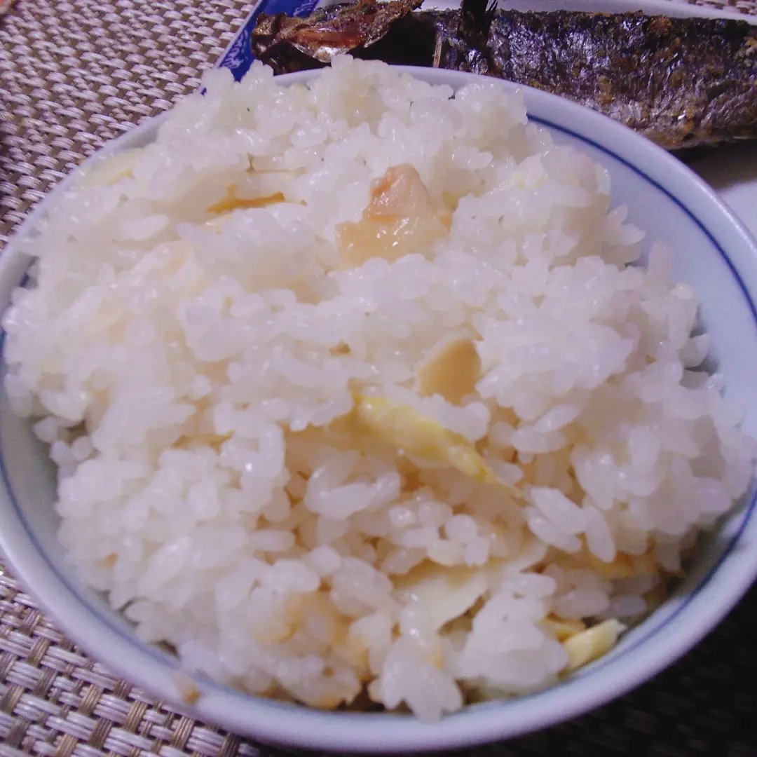 ken_seta's tweet photo. だじゃれにちょいたし
け
煙と毛虫
相性は最悪だよね
#だじゃれ
#ちょいたし
#ダジャレ
#駄洒落
#だじゃれを言い続けます
#飯テロ
#おうちごはん
#晩ごはん
#和定食
#たけのこご飯
#タカベの塩焼き
#玉子焼き
#しじみのみそ汁
#ポテトサラダ
#料理
#料理写真
#料理記録
#料理好き
#misosiru
#fish https://t.co/qIzVnGYp4f