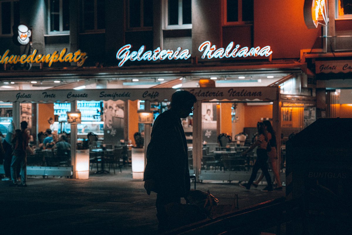 Night silhouette 🇦🇹🇦🇹
#NightPhotography #streetphotography #urbanphotography #wien #streetclassic