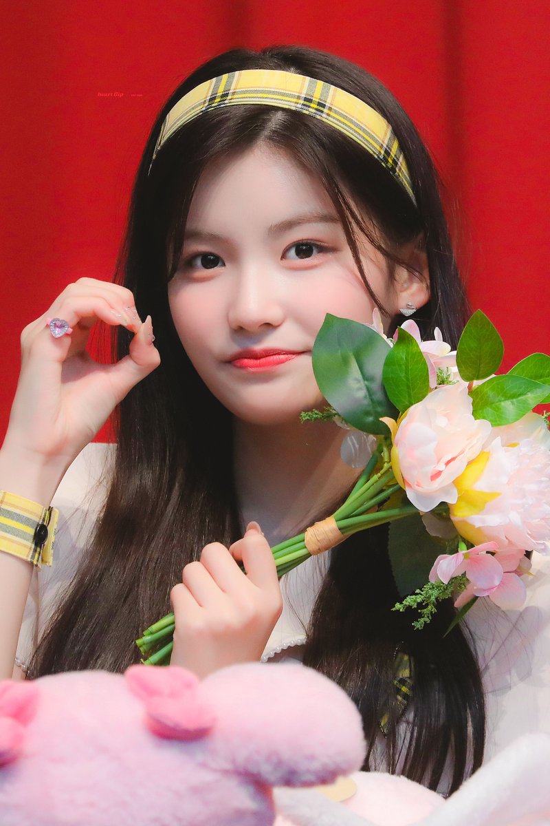 05csrpics's tweet photo. sua #유수아 #첫사랑
by heart flip https://t.co/73zGZIZGRN