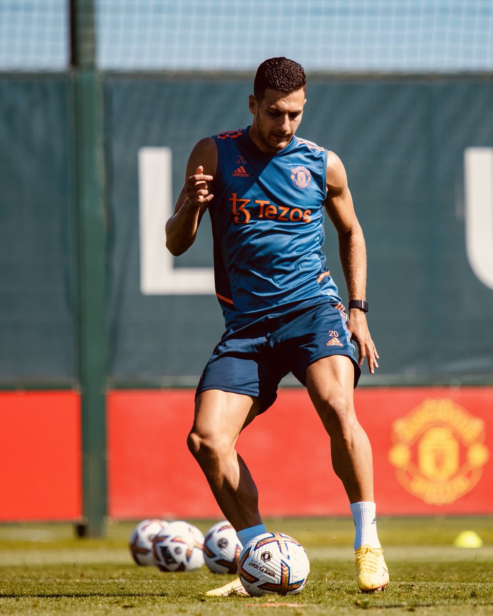 ManUtd's tweet photo. 📌 Midweek work at Carrington. 

#MUFC || #BREMUN https://t.co/sDR6SfmCVQ