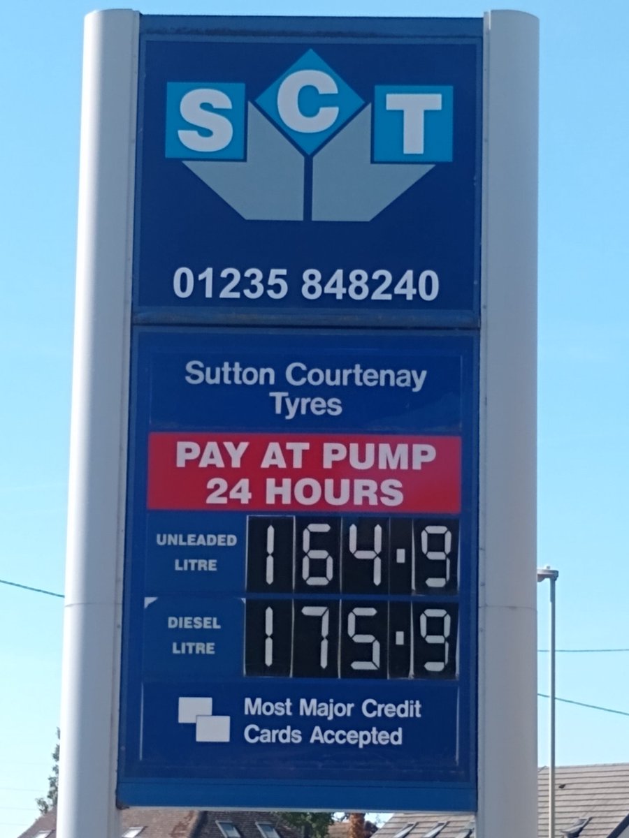 coachchriso's tweet photo. If my local independent petrol station can charge these prices (and presumably still make money), why are the major petrol retailers mostly still 10p/litre more expensive? 
#blatant.profiteering? https://t.co/VB2ynMLiVN