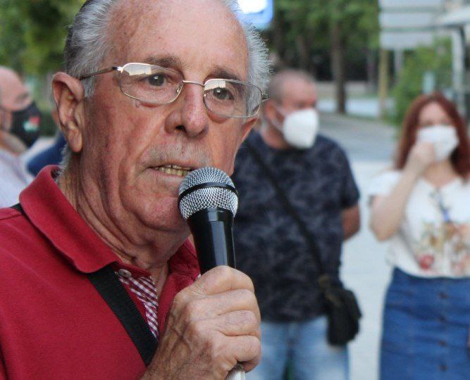 Toni_Valero's tweet photo. Detrás de las luchas sociales hay siempre personas anónimas, para la gran mayoría, pero imprescindibles para la clase trabajadora. 
Antonio Ruiz Valdivia era uno de esos imprescindibles. Su compromiso marcó su vida en beneficio de su clase. 
Todo el afecto a su familia. https://t.co/PFStea1c8N