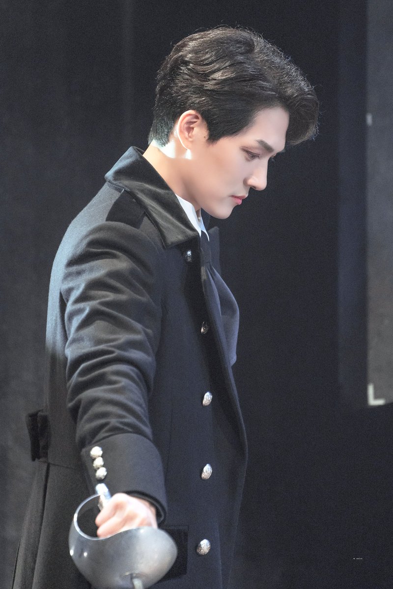 220716 뮤지컬 비더슈탄트 커튼콜

라인하르트 클레어 #조풍래 배우님

옆모습 ᰔ