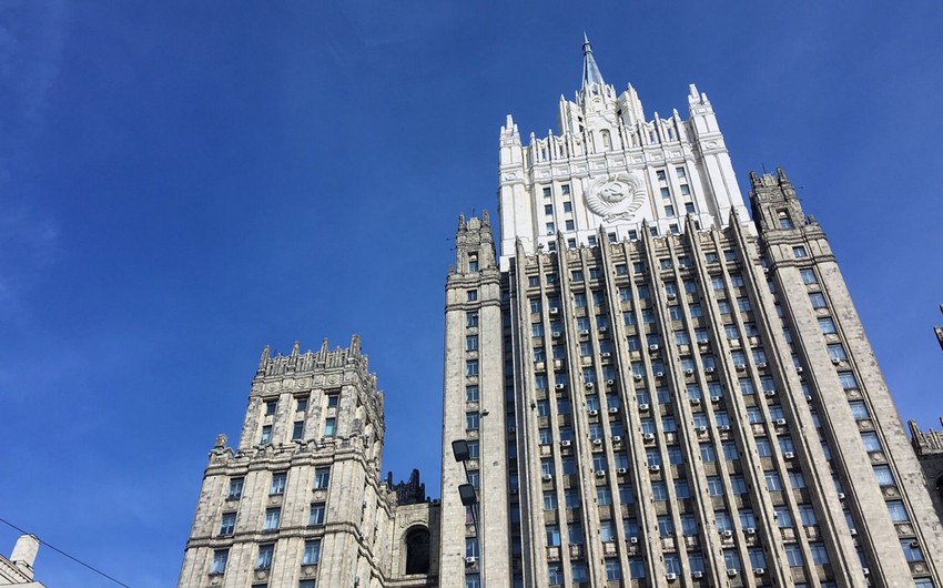 ikisahilnews's tweet photo. 🇷🇺 Rusiya #XİN Nikol Paşinyana #cavab verib:
“Biz #Rusiya sülhməramlılarının ayrı-ayrılıqda #tənqid edilməsini əsassız #hesab edirik. Sülhməramlılar vəziyyəti sabitləşdirmək üçün #fəal işləyirlər. Onların rolu #Bakı və İrəvanda qeyd olunub”.
#Azərbaycan #Azerbaijan #Qarabağ https://t.co/07VR4xPime