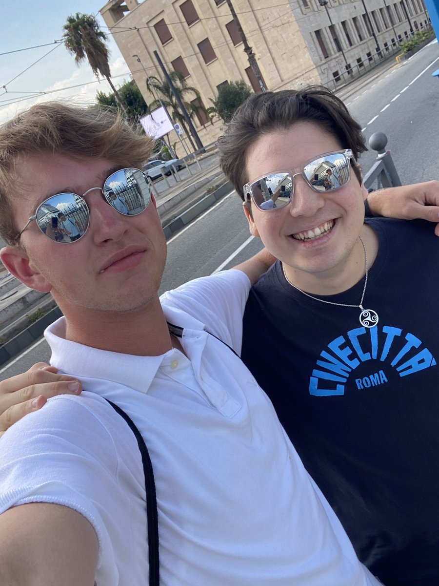 zrvxn's tweet photo. Look who I found yesterday…👽 @DrBlackTV https://t.co/9kHIbFbpEs