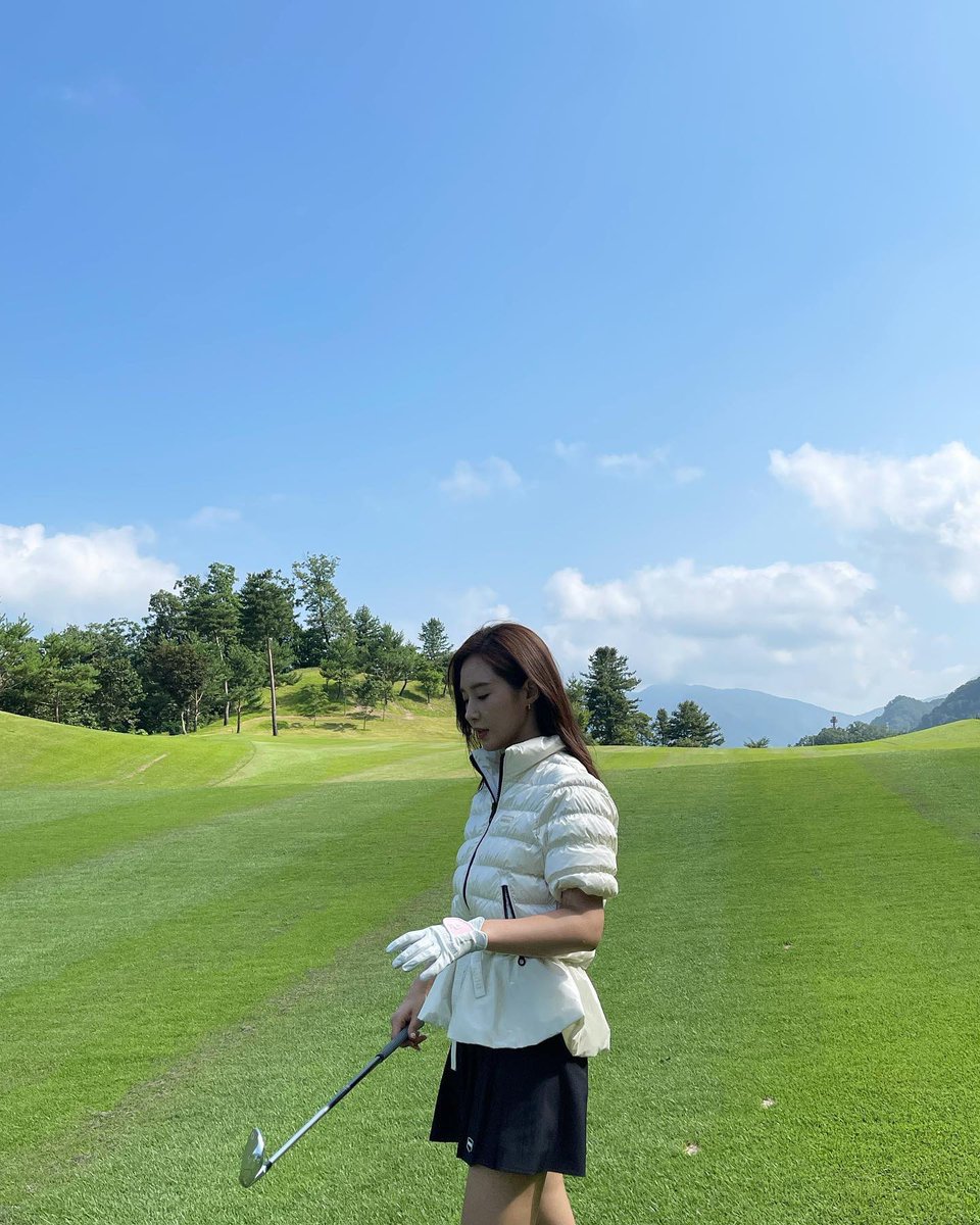 [INSTAGRAM 220811 | Yulyulk]
🍁⛳️🏌🏻‍♀️

#ad #듀베티카 #사밀리아 #사모나 @/duveticakorea

☞ instagram.com/p/ChHSNxNuqyd/…
#권유리 #KwonYuri #소녀시대 #YURI