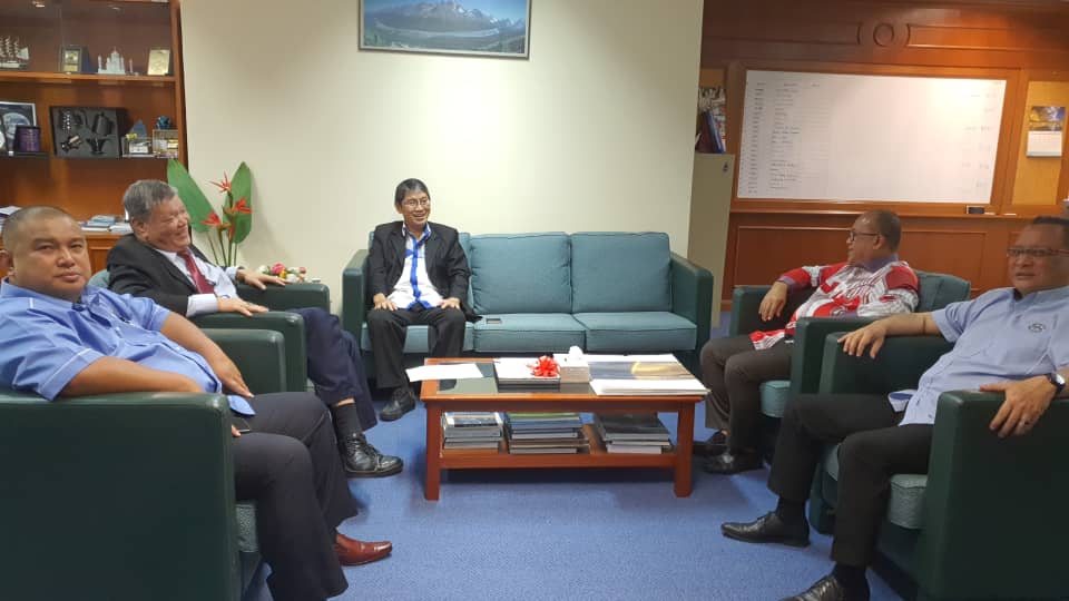 metmalaysia's tweet image. Kunjungan Hormat YB Senator Datuk Hj Bashir bin Hj Alias, Pengerusi Perbadanan Labuan kepada Ketua Pengarah MET Malaysia, YBrs. En. Muhammad Helmi Abdullah di Ibu Pejabat Jabatan Meteorologi Malaysia pada Khamis, 11 Ogos 2022.

#metmalaysia
#PerbadananLabuan