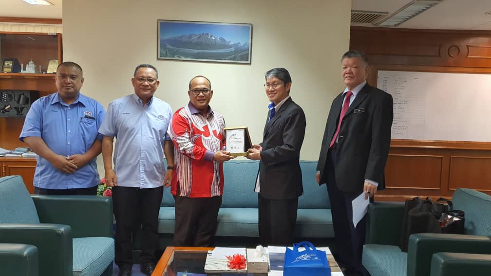 metmalaysia's tweet image. Kunjungan Hormat YB Senator Datuk Hj Bashir bin Hj Alias, Pengerusi Perbadanan Labuan kepada Ketua Pengarah MET Malaysia, YBrs. En. Muhammad Helmi Abdullah di Ibu Pejabat Jabatan Meteorologi Malaysia pada Khamis, 11 Ogos 2022.

#metmalaysia
#PerbadananLabuan