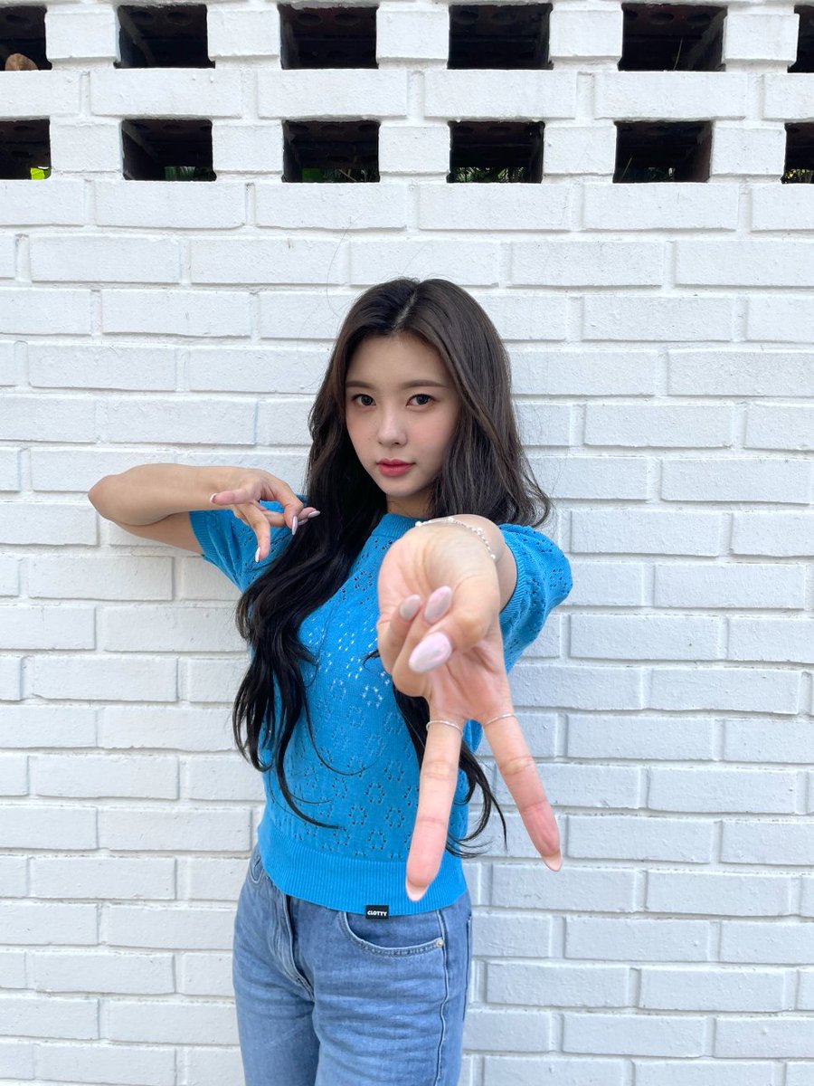 dayeonkkim's tweet photo. ahaha! i found my new combination to attract kep1ian. gyaru and wink 😉 https://t.co/5AkhpC9Up7