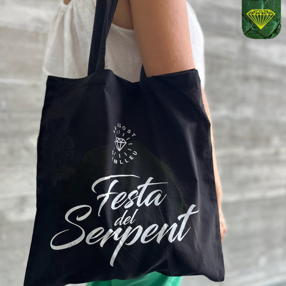 Al <a href="/museudelter/">Museu del Ter</a>, també podeu trobar productes del Serpent. 

Aquestes bosses de cotó són còmodes i pràctiques per anar a comprar... 

Quin color us agrada més? 

#festaserpent #serpentdemanlleu #serpentdelsmenuts #FMManlleu22 #manlleu #culturapopular #osona <a href="/manlleueja/">Manlleueja</a>