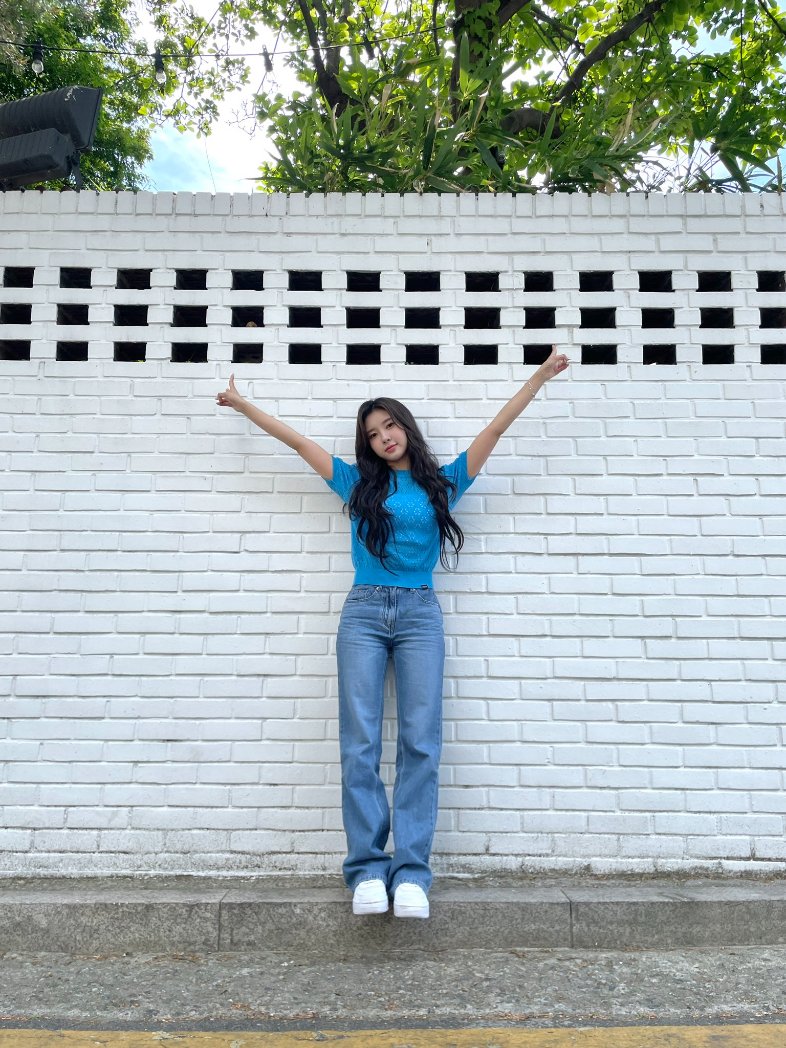 dayeonkkim's tweet photo. 💙 https://t.co/PGhspre9Ub
