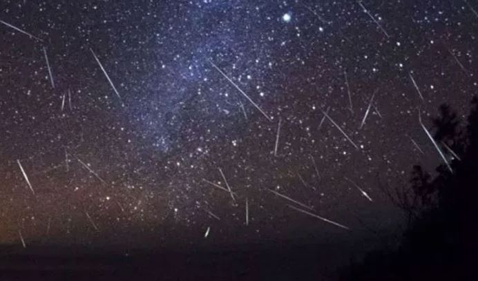 EMTmadrid's tweet photo. Esta noche es noche de estrellas 🌠🌌
Las #Perseidas o Lágrimas de San Lorenzo se podrán ver en su máximo esplendor en el Auditorio del Parque Enrique Tierno Galván.

Acércate y disfruta de una noche mágica. 
Utiliza #TransportePúblico, #SúbeteAlBus 🚍 líneas 148 y 156. https://t.co/2DgfM6qG1x
