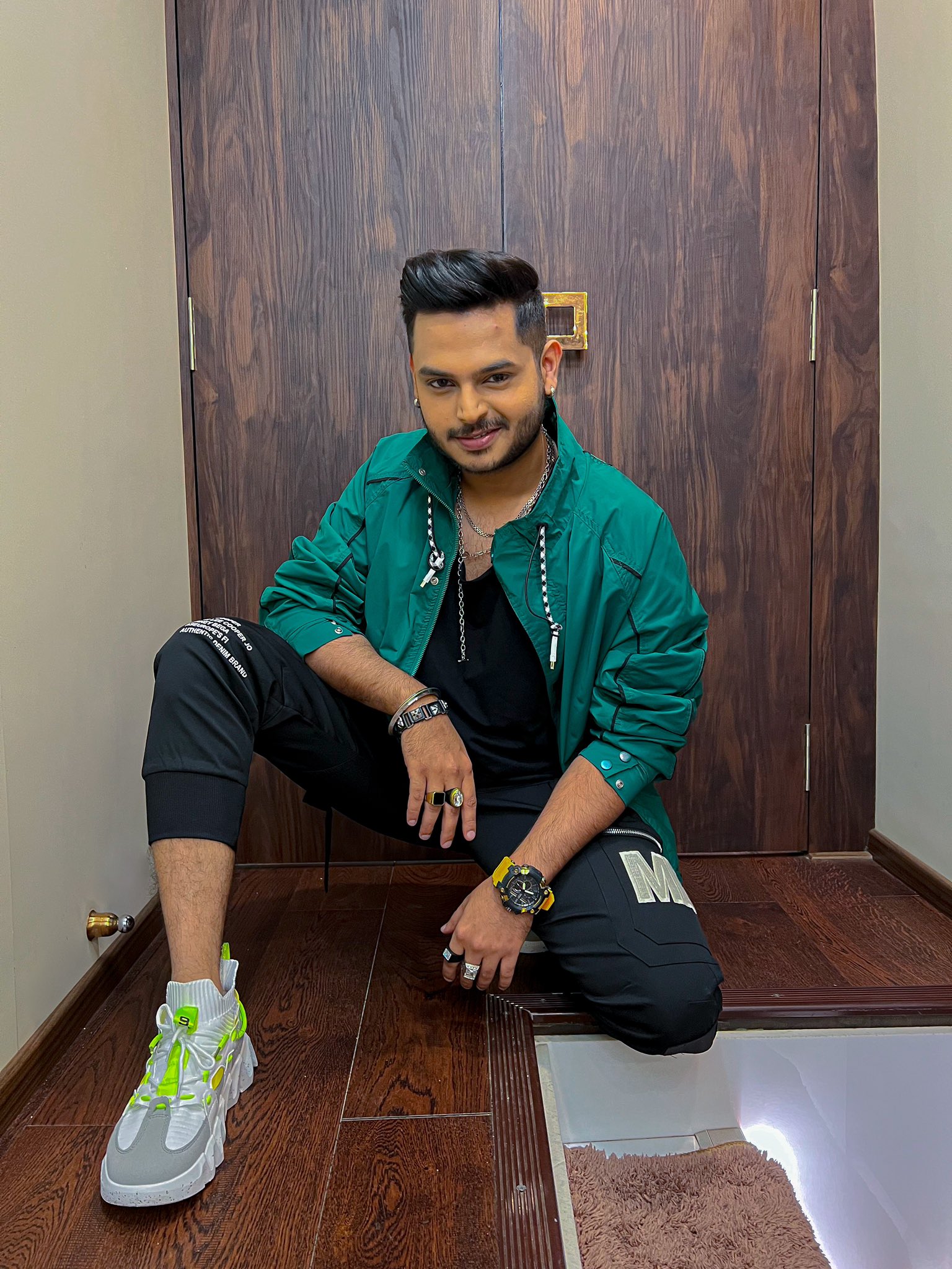 Sidharth Sagar on X: Main aa gaya hu bata intezaam kya kya hai??😎 . .  sidharthsagar SidHearts amazonminitv comedy videos foryou newshow  show casetobantahai banijay celebrity Bollywood actorslife onset  work t.co19xY1GaHax 