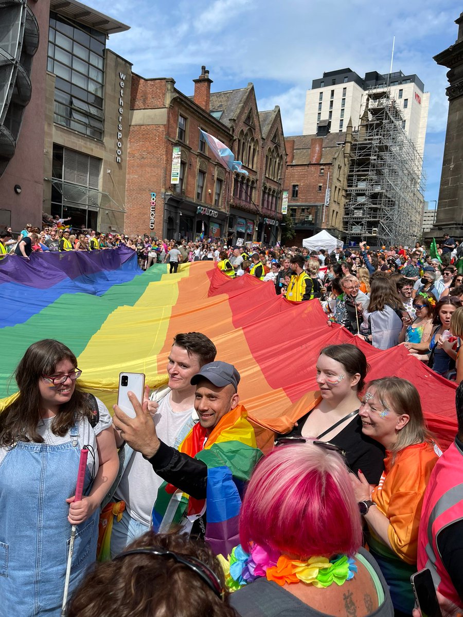 AfricanRainbow1's tweet photo. #AfricanRianbowFamily at #leedspride22 marched together with our friends #yorkshiremesmac. We will never give up on right of #lgbtqia, #lgbtqiasylumseeker and for #refugees.
#loveislove #africanrainbowfamily #lgbtqi #leedspride22 #MESMAC #lgbtqiasylumseeker https://t.co/5hxXW6I9sC