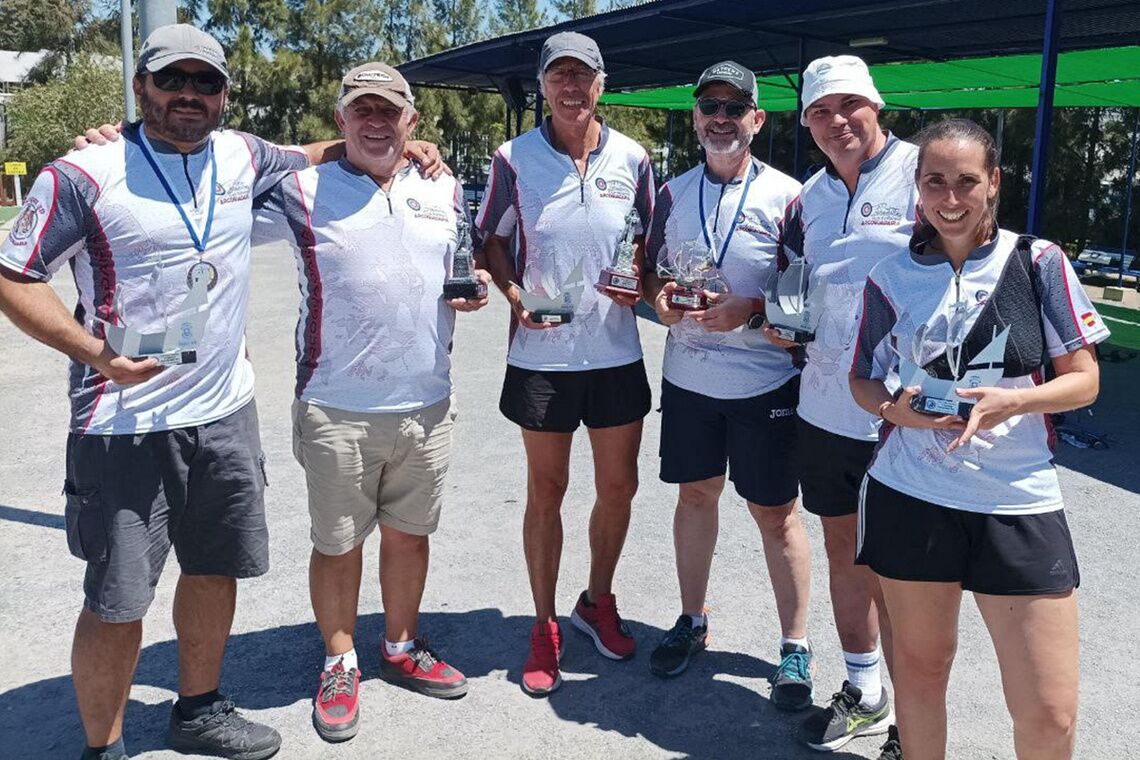 🔴En individuales han obtenido un oro🥇, tres platas🥈🥈🥈 y un bronce 🥉.
En equipos, un oro🥇 y una plata🥈
Enhorabuena a <a href="/arcoguadaira/">Arcoguadaira</a> por sus logros en el XVIII Trofeo Colombino.
alcalamasdeporte.com/noticias/6818/…