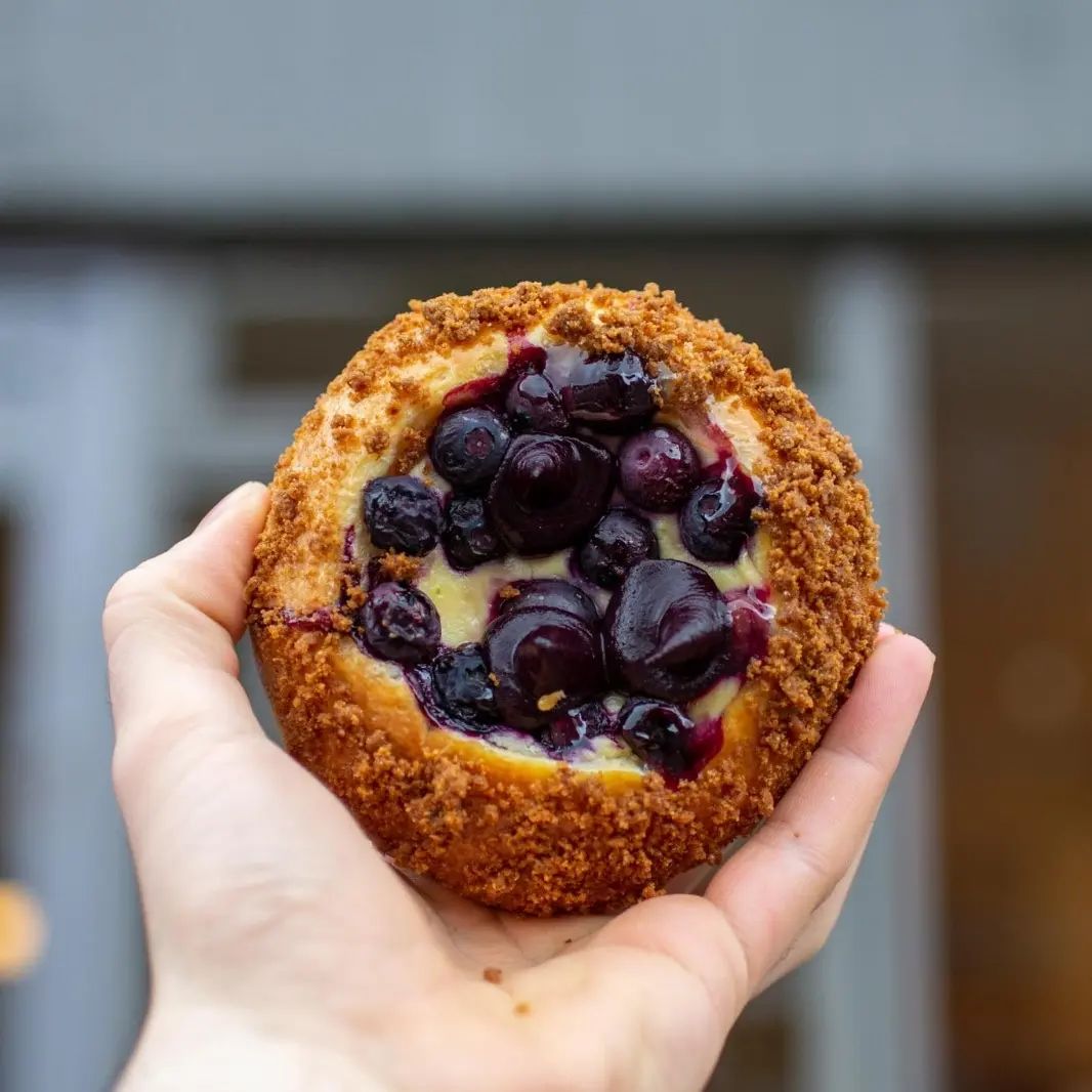 IndependentBham's tweet photo. 🚨 NEW OPENING 🚨 The absolutely brilliant Early Bird Bakery will be opening a brand new coffee shop and bakery in Birmingham city centre called Perch 😍
This is hugely exciting news and we cannot wait for them to open. Give them a follow on Instagram at: https://t.co/QY7Tznbz9n https://t.co/06Jho2uMIb