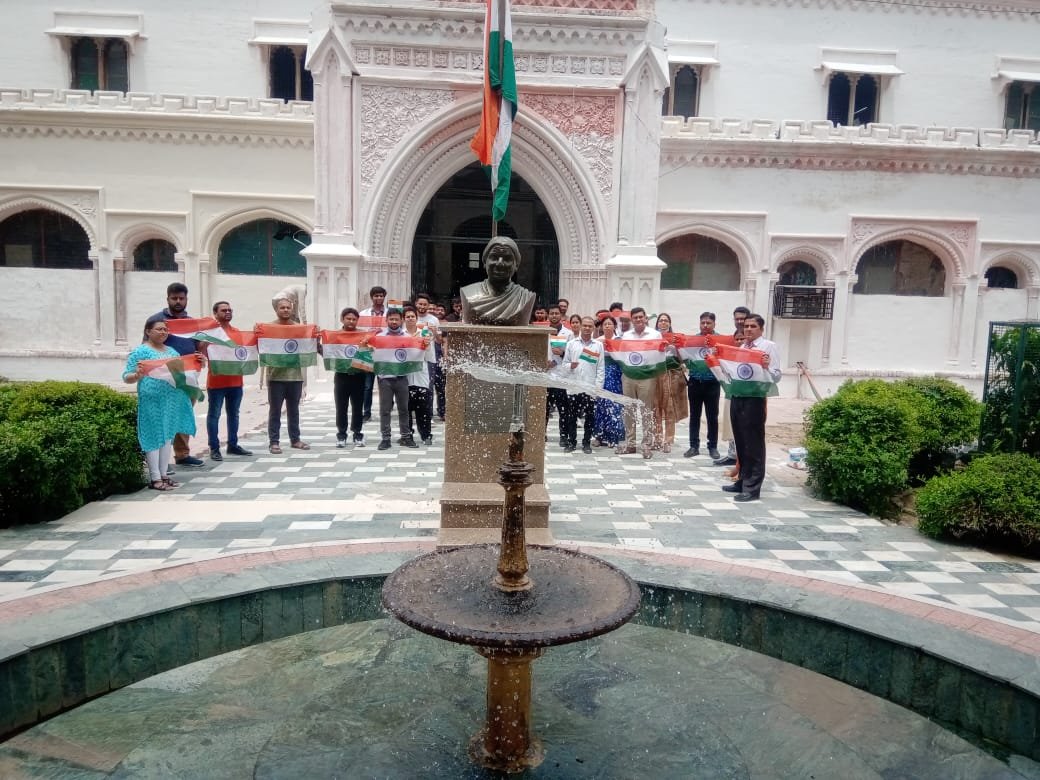 snmc_agra's tweet photo. Starting the countdown  of"Azadi ka Amritmahotsav- our 75th Independence Day" from today, with flag hoisting and patriotic songs, with great enthusiasm, under the guidance of Principal &amp; Dean, Dr Prashant Gupta and faculty members &amp; students.
#MeUP #UPDGME https://t.co/C5dmVOU8Nq