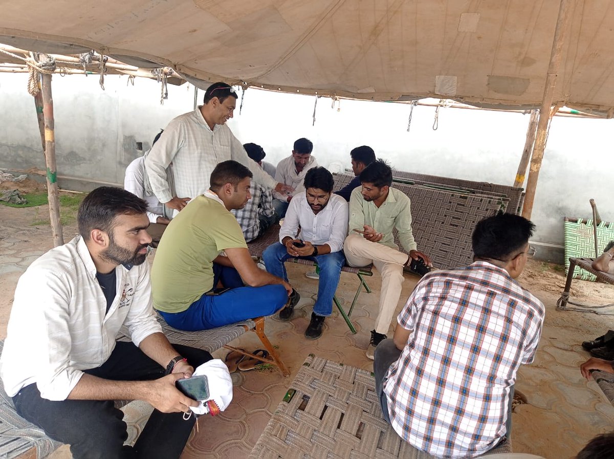 MirdhaAnshul's tweet image. आपको सिर्फ यही आता है क्या सरकार आप के राज में कोई आवाज उठाए तो उसकी आवाज किस तरह दबाई जाए।
#हनुमानगढ़_CHA_साथियों_को_रिहा_करे
@ashokgehlot51 
@ShakuntalaRavat 
@JairamDhukia
@1stIndiaNews 
@QamarAnchor @Rashkagauri @Meera_ki_varta @1stIndiaNews @aajtak @ravichawla05 @Anil_aazad