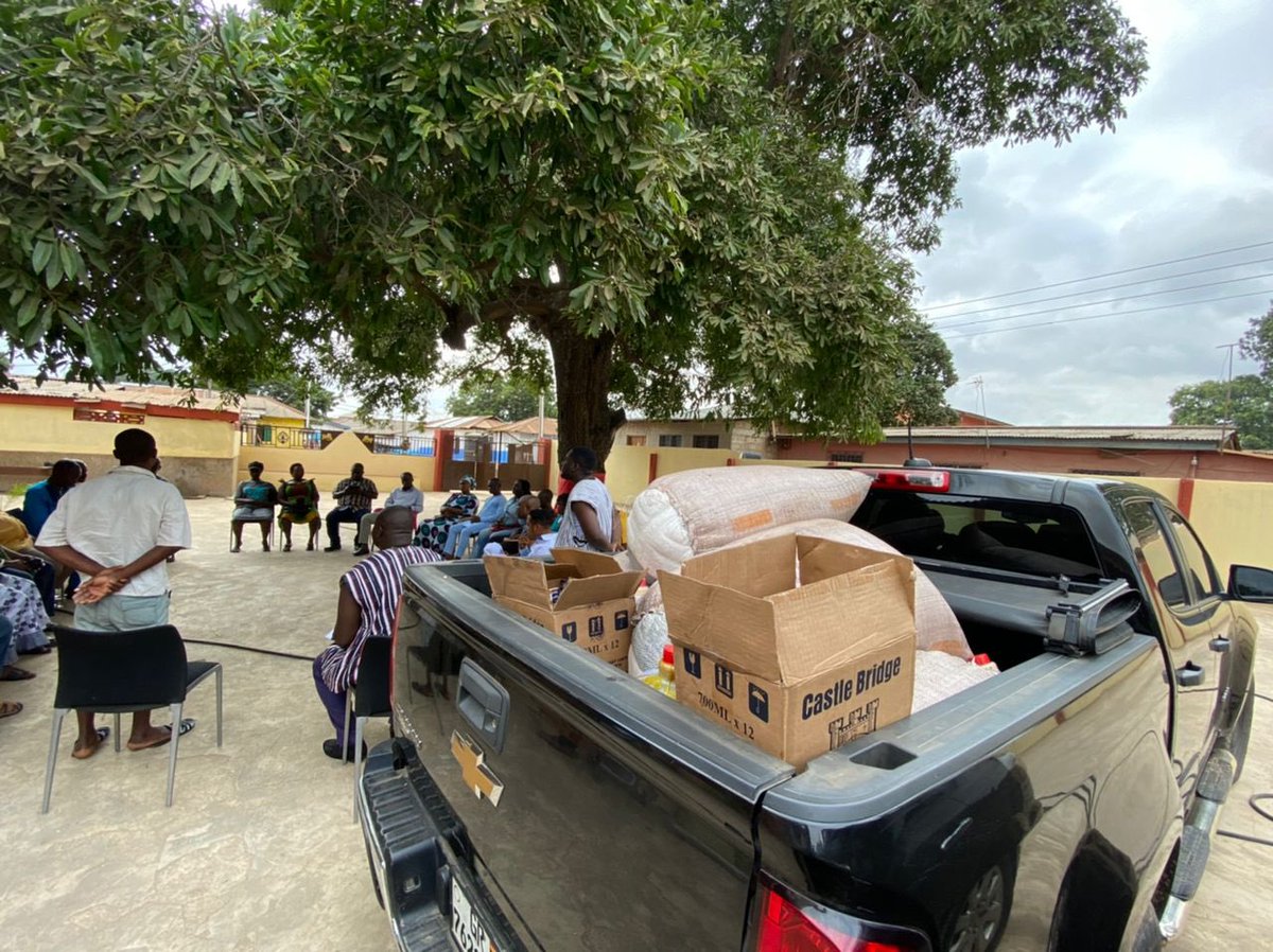 SPBartels's tweet photo. In-keeping with tradition, the donated items consisted of bags of maize, gallons of palm oil and bottles of dry Gin.

To this end, I sincerely wish all the chiefs and indigenous people of Ablekuma North, a joyous Homowo celebration. Afi oo Afi!

#SheCares
#SheIsWorkingForYou https://t.co/EkXTEgLFMb