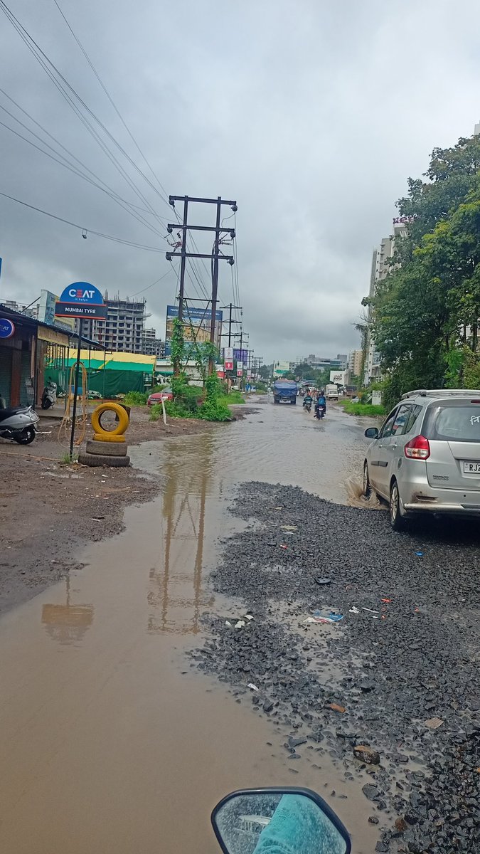 Roads have become deadly in Punavale. Is corporation waiting for any serious mishap to be happened here? As a citizen can we impose fine on corporation for this pathetic condition? #pcmcsmartcity <a href="/smartcitiesind/">Smart Cities India</a> <a href="/PCMCSarathi/">PCMC Smart Sarathi</a> <a href="/rajeshpatilias/">Rajesh Patil</a> #deadlyroads #Potholes #smartcities