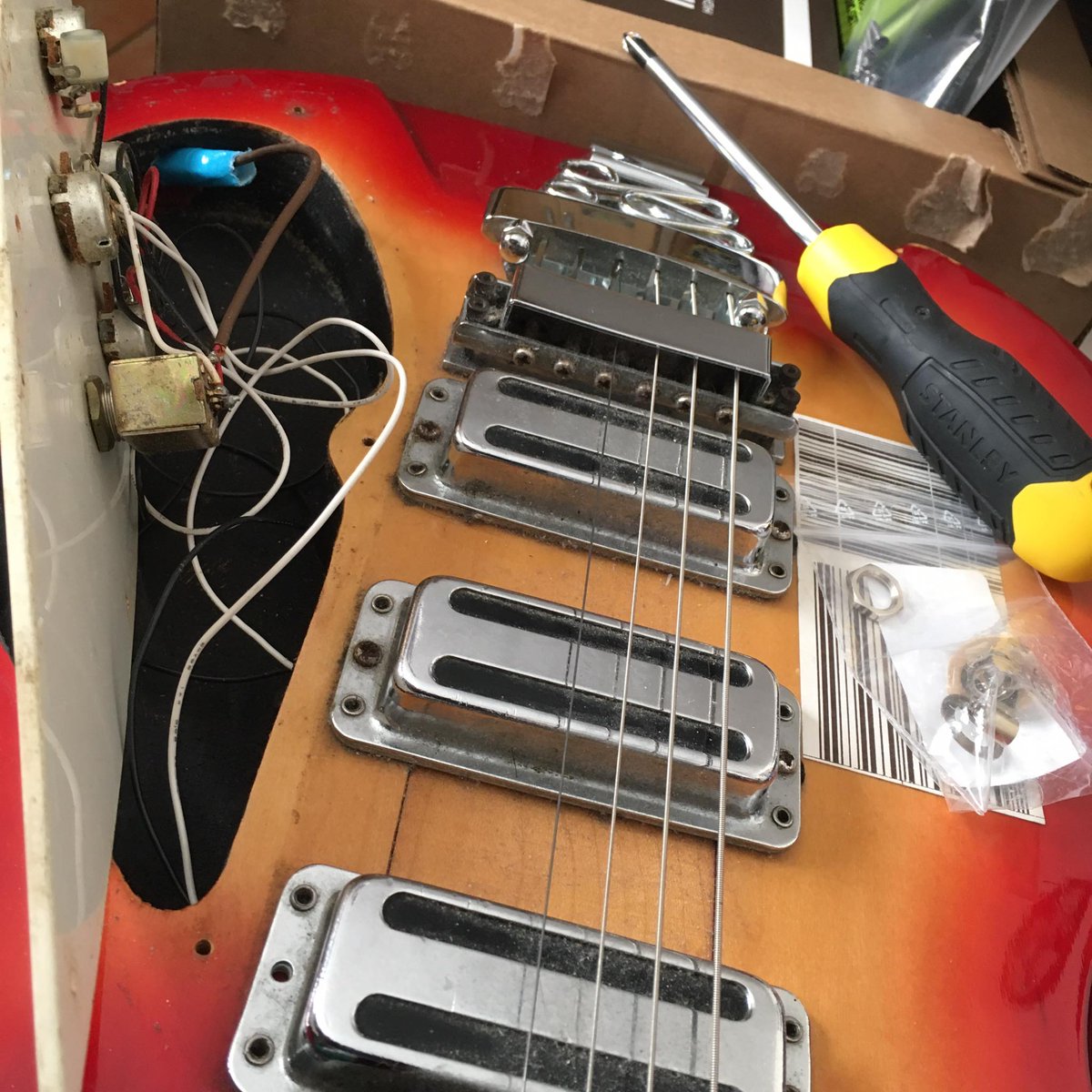 RustedRail's tweet photo. Thursday morning guitar surgery...
#electricguitar #thomann #diy #instrumentrepairs #fakerickenbacker #idontreallyknowwhatiamdoing https://t.co/KV951a9ZBZ