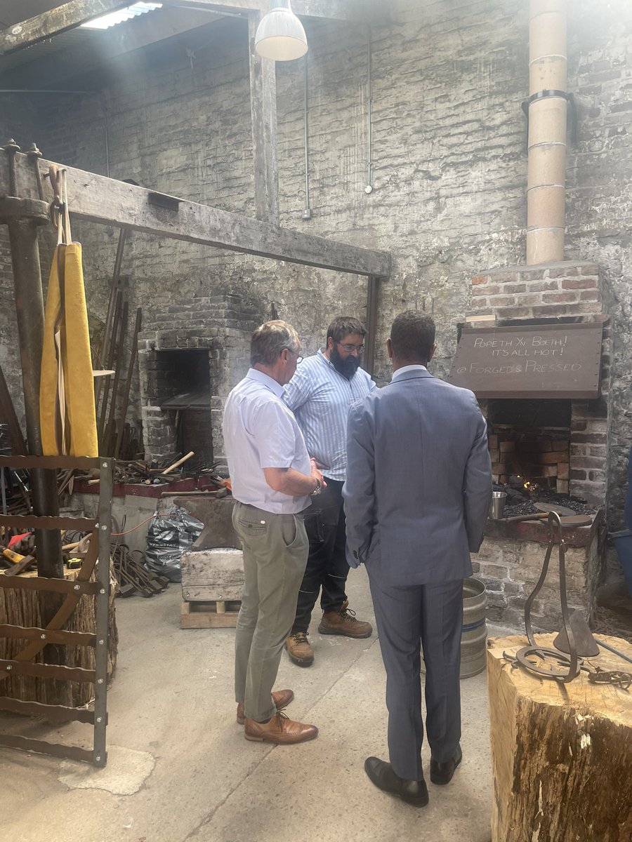 vaughangething's tweet image. Yesterday visits to Cei Llechi in Caernarfon to see how investment has brought buildings and heritage back to life and support local traders with @CyngorGwynedd leader Dyfrig Siencyn.