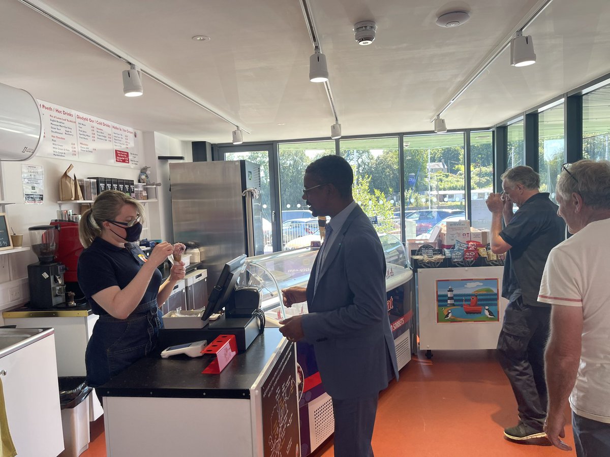 vaughangething's tweet image. Yesterday visits to Cei Llechi in Caernarfon to see how investment has brought buildings and heritage back to life and support local traders with @CyngorGwynedd leader Dyfrig Siencyn.