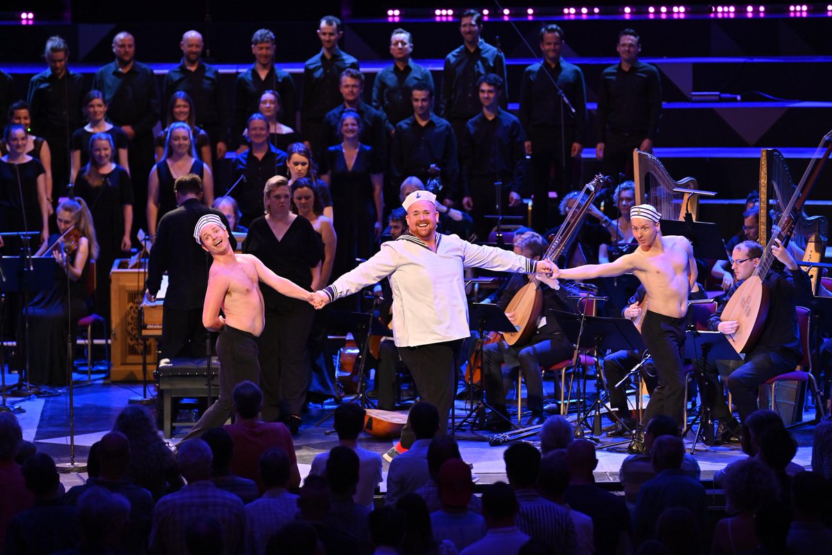 Just The Tonic Ep.5 The Taste of the Opera

<a href="/thekatiederham/">Katie Derham</a> meets singer extraordinaire <a href="/nickythespence/">𝐍𝐢𝐜𝐤𝐲 𝐒𝐩𝐞𝐧𝐜𝐞</a>. 
He's sung with all the major opera companies, but, he tells Katie, he'd give up all the Ring Cycles for a place on <a href="/bbcstrictly/">BBC Strictly ✨</a> He had the moves <a href="/bbcproms/">BBC Proms</a> Hips don't lie...