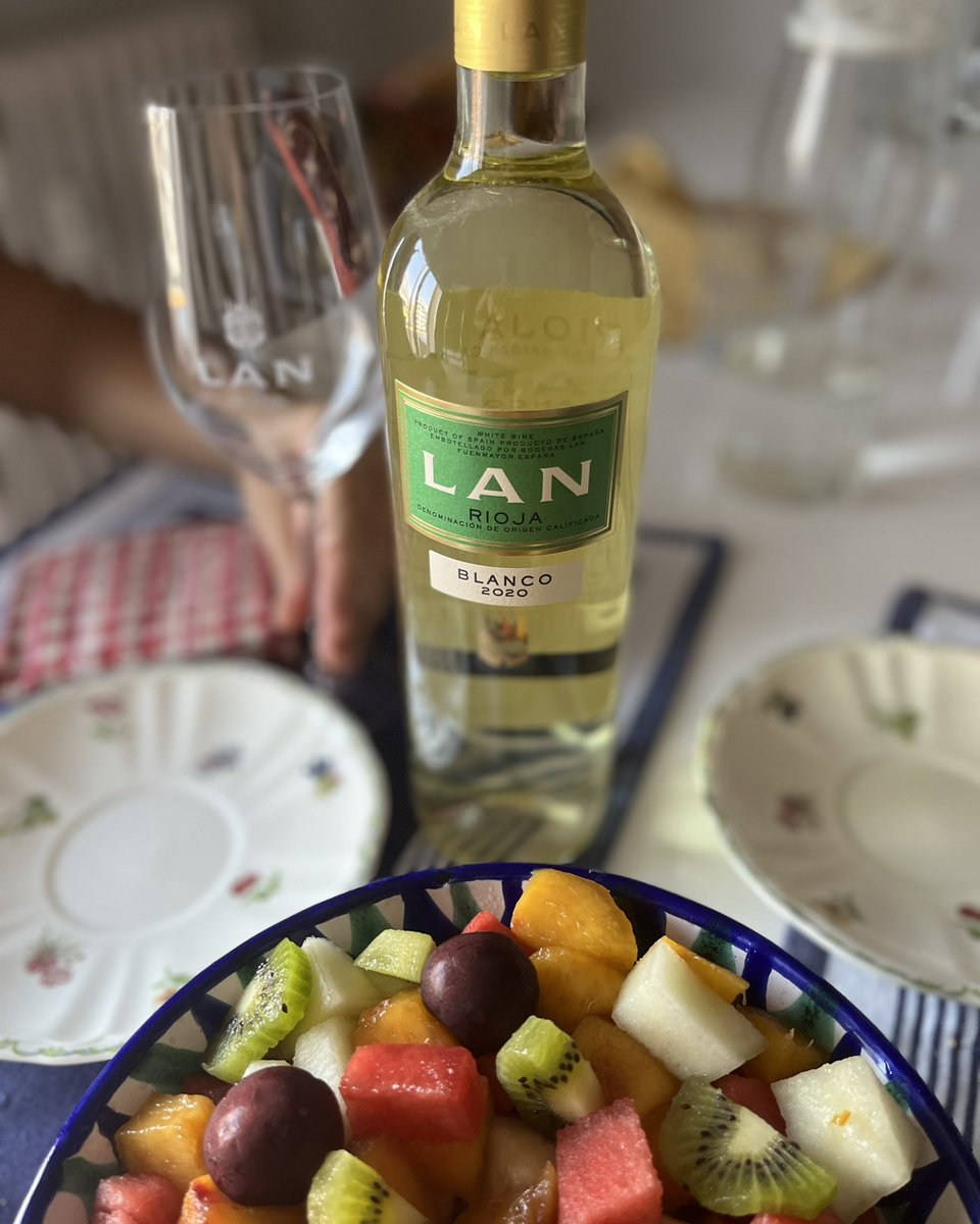 BodegasLan's tweet photo. Color y frescura, justo lo que necesitamos estos días de calor 🥂🍉🍑🍒🥝 https://t.co/vOXguubTa8
