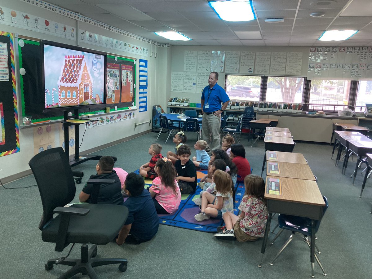 MrsJordan19's tweet photo. @StarrCoyotes      Getting started on the right foot!  Starr Coyotes jumped right into learning about each other and how to be the best Coyote they can be!  It was a good day to be a Coyote! https://t.co/6P7hiF2ze8