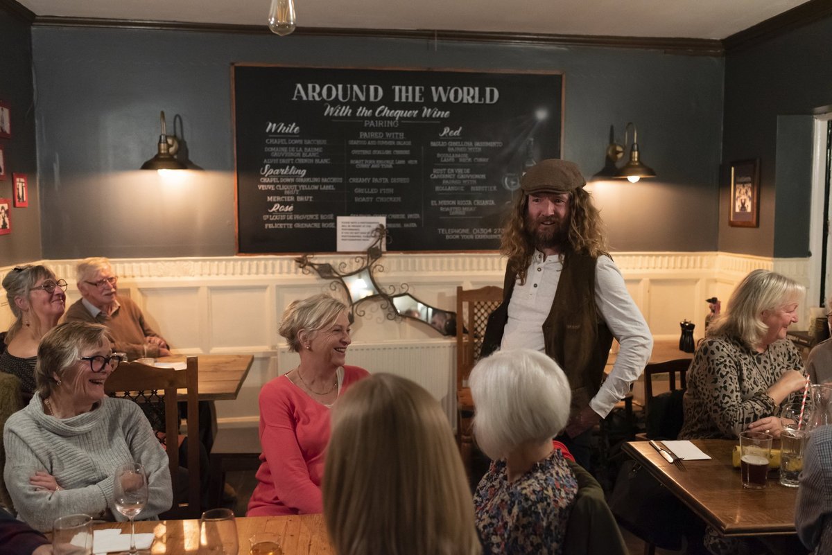 teatrovivo's tweet photo. @captainsparky and @finiganineurope are looking forward to performing #TheRegulars at the #fivearrowshotel in @WaddesdonManor this evening.
Thanks to @ApplauseTouring and @crowd_inn for making it possible. https://t.co/gSNWvQ2igJ