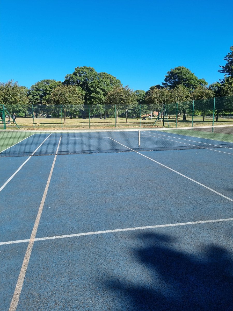 Great public courts at Victoria Park Newhaven Road Edinburgh 👏 perfect for an early morning knock lovely to see the facilities being used 🎾😁<a href="/the_LTA/">LTA</a> <a href="/JudyMurray/">judy murray</a> #tennisforall #accessible