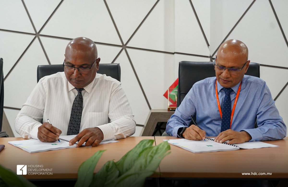 hdcmaldives's tweet image. Agreement was signed with Dhiraagu to allocate the land for purpose of developing and operating a Submarine Cable Landing Station.

Our MD Mr. Suhail Ahmed and CEO &amp;amp; MD of Dhiraagu, Mr. Ismail Rasheed signed the agreement. 

@SmartCommv #Enablingconnectedcommunities