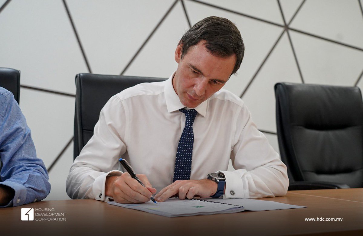 hdcmaldives's tweet image. Agreement was signed with Dhiraagu to allocate the land for purpose of developing and operating a Submarine Cable Landing Station.

Our MD Mr. Suhail Ahmed and CEO &amp;amp; MD of Dhiraagu, Mr. Ismail Rasheed signed the agreement. 

@SmartCommv #Enablingconnectedcommunities