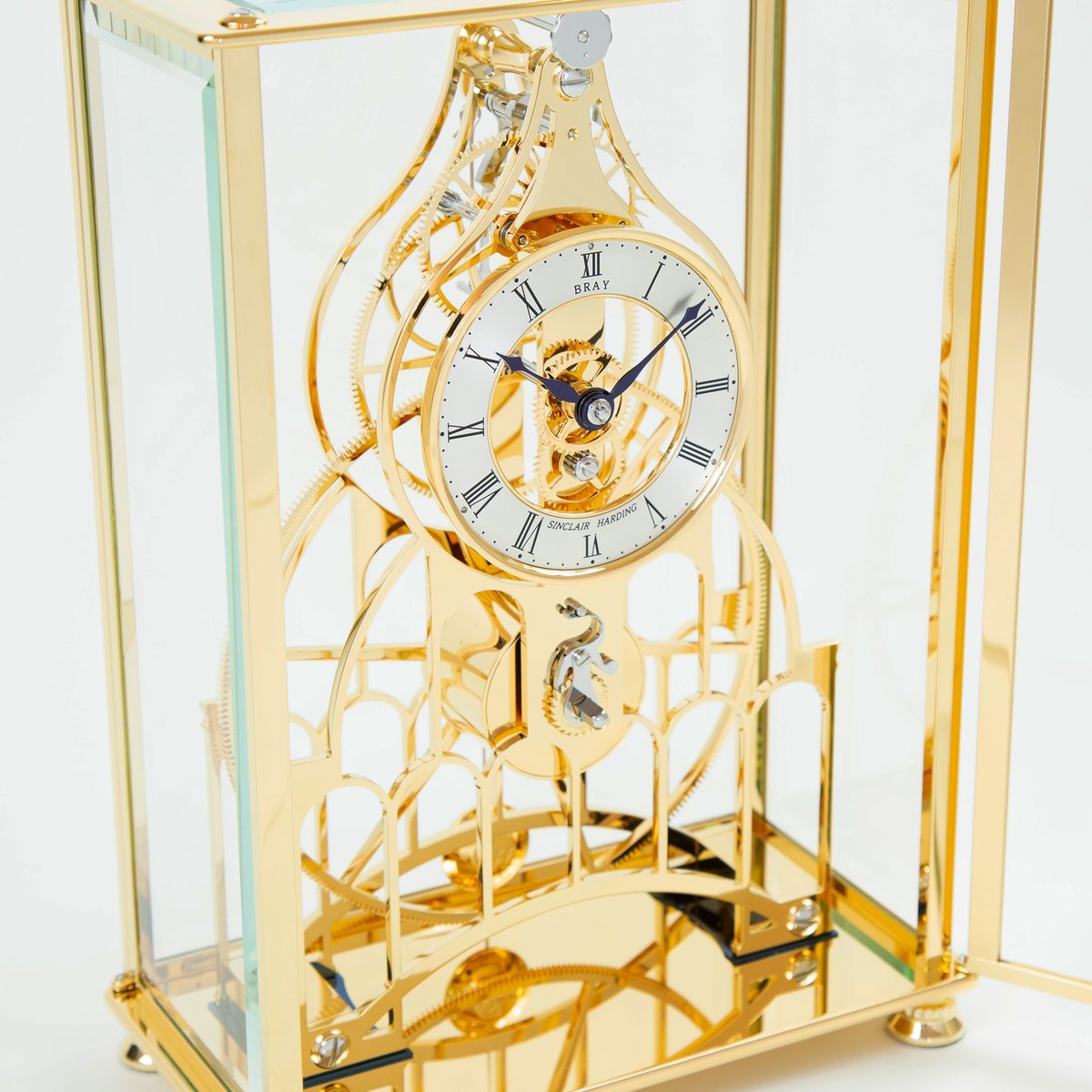 sinclair_uk's tweet photo. Our Brighton Pavilion clock now finished and ready to be delivered to our customer. This charming clock fits perfectly on a mantlepiece. 

#clockmakers #timepiece #madeinyorkshire #sinclairharding https://t.co/ixeavAUHYo