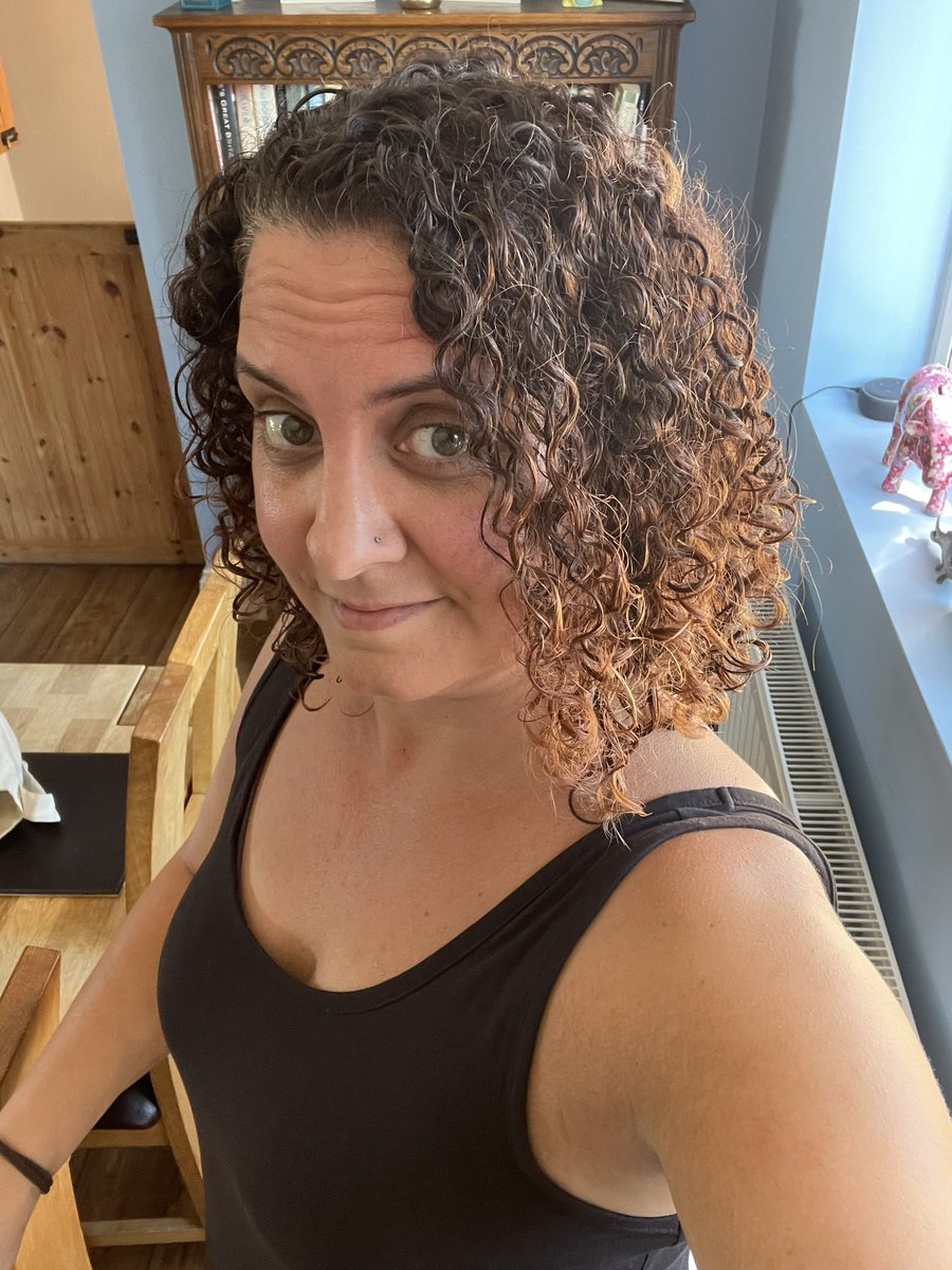 First use of <a href="/onlycurlslondon/">onlycurlslondon</a> mega hold kit after hearing <a href="/emily_glenister/">Emily Glenister</a> raving about it, and I am impressed so far! (Especially in this humidity 🦙🤣)