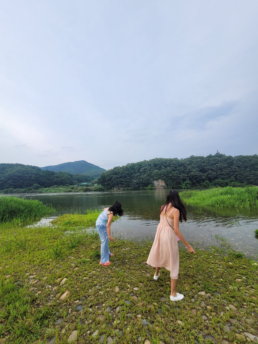 msglobalpinay's tweet photo. Crash Landing On You filming location at Binae Island where Seri went on a picnic with the NK soldiers. My friend whose father went before to NK through government program said that it really does look like NK (based on his father pictures) . #Cloyd #Sonyejin superfan ❤️ https://t.co/Q4a72U0ZD0